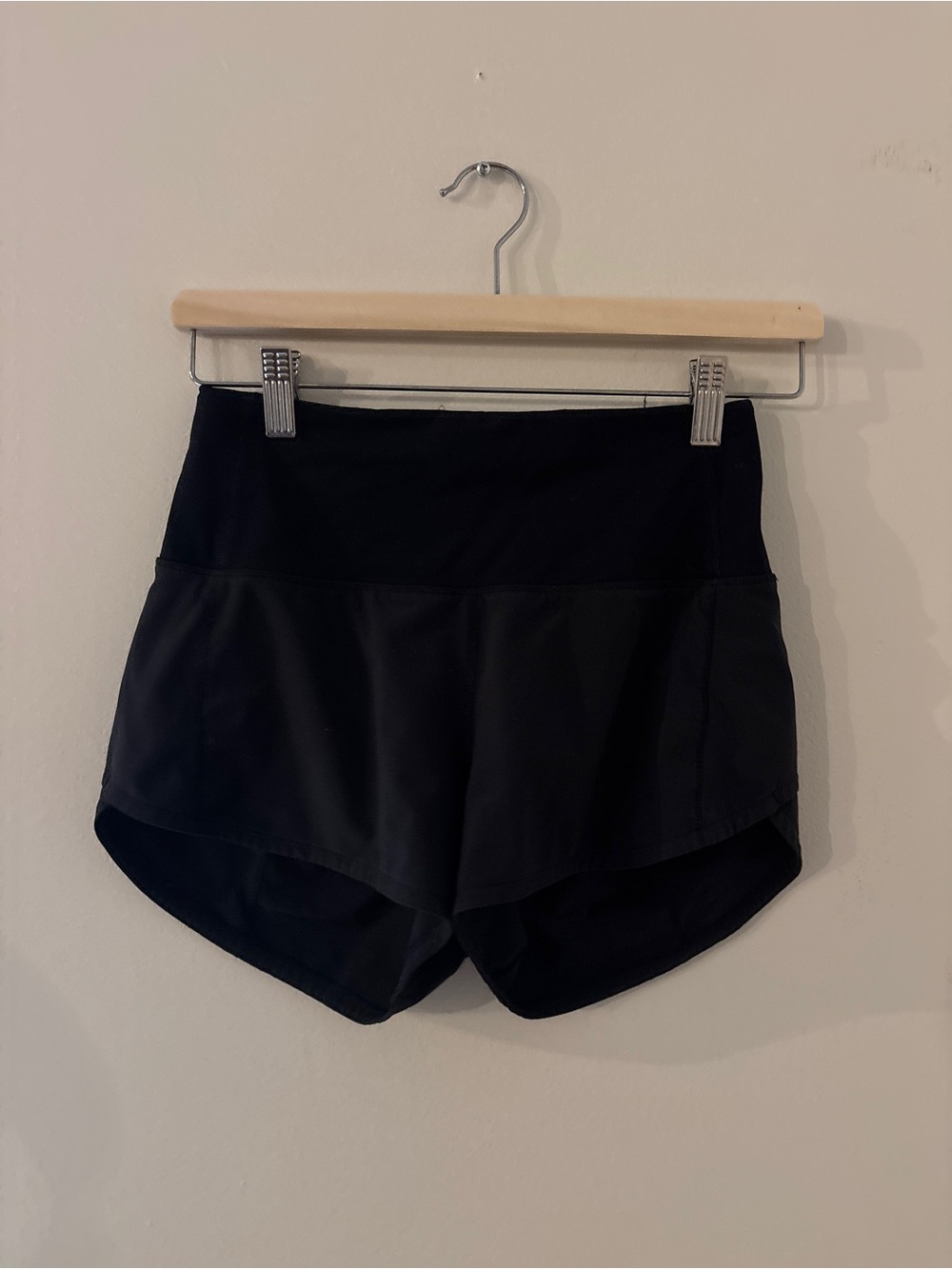 LuLuLemon Hotty Hot Low-Rise Lined Short 2.5"